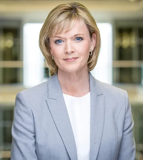 Julie Etchingham Official Speaker Profile Image