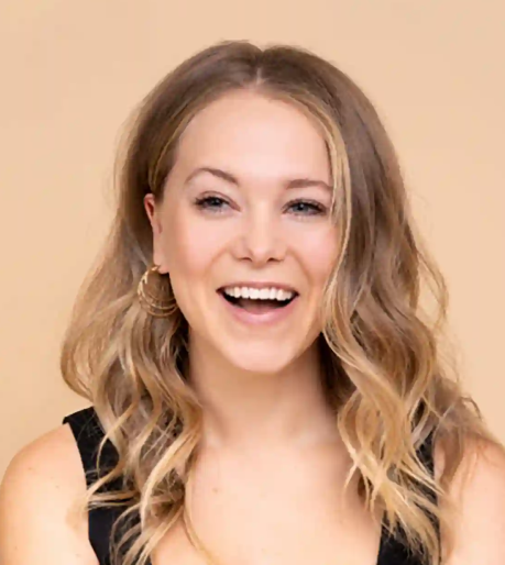 Poppy Jamie Official Speaker Profile Picture